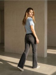 Jeansy flare low waist z efektem sprania - szary. Szare jeansy Sinsay, bez wzorów. Za 49.99 zł.