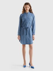 Benetton Sukienka dżinsowa w kolorze niebieskim rozmiar: XS. Niebieskie sukienki Benetton, na co dzień, xs, bez wzorów, z lyocellu, bez kołnierzyka, bez ramiączek, mini, proste. Za 96.83 zł.