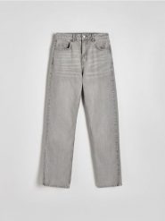 Jeansy straight - jasnoszary. Szare jeansy Reserved, bez wzorów. W wyprzedaży za 49.99 zł.
