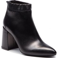 Botki GINO ROSSI - Harumi DBH986-Y65-0388-9900-0 99. Botki Gino Rossi. W wyprzedaży za 359.00 zł.