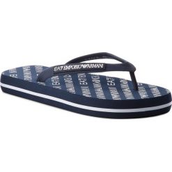 Japonki EA7 EMPORIO ARMANI - XCQ001 XCC07 00285 Navy. Niebieskie klapki EA7 Emporio Armani, bez wzorów, z materiału, bez obcasa. W wyprzedaży za 179.00 zł.