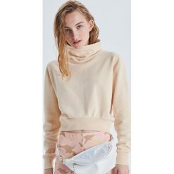 Krótka bluza z kołnierzem - Beżowy. Brązowe bluzy Cropp, l, bez wzorów, bez kaptura. W wyprzedaży za 19.99 zł.