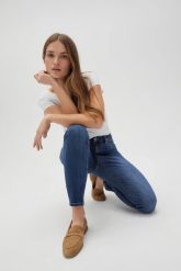 Jeansy skinny ze średnim stanem niebieskie. Niebieskie jeansy MOODO, bez wzorów. Za 149.99 zł.