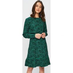Jacqueline de Yong - Sukienka. Czerwone sukienki Jacqueline de Yong, na co dzień, bez wzorów, z materiału, casualowe, bez kołnierzyka, bez ramiączek, maxi, proste. W wyprzedaży za 59.90 zł.