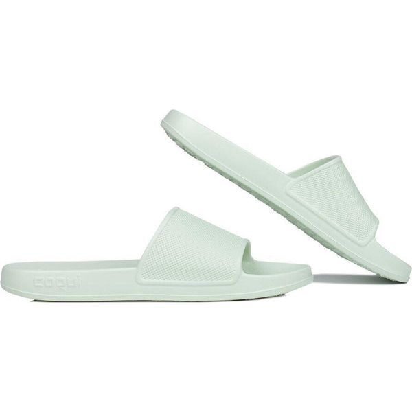 Klapki damskie Coqui Tora. Zielone klapki Coqui, bez wzorów, bez obcasa. Za 65.00 zł.