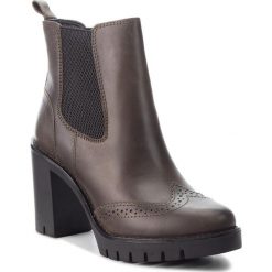 Botki TOMMY HILFIGER - Casual Heeled Chelse FW0FW03058 Musk 203. Brązowe botki TOMMY HILFIGER, bez wzorów, z materiału, bez obcasa, bez zapięcia. W wyprzedaży za 399.00 zł.