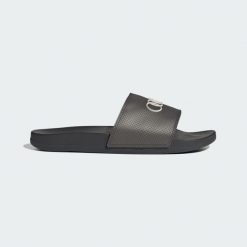 Klapki Adilette Comfort Audi Revolut F1 Team. Białe klapki Adidas, bez wzorów, bez obcasa. Za 239.00 zł.