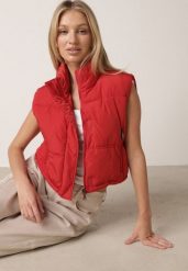 Czerwona Krótka Kamizelka Pikowana Typu Puffer Niraemius. Czerwone kamizelki Born2be, l, bez wzorów, z jeansu, z kapturem. Za 79.99 zł.