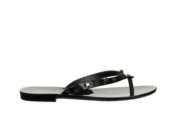 Japonki Melissa Harmonic Studs II Ad Black 010463, Czarny, Guma - 40. Czarne klapki Melissa, bez wzorów, z gumy, bez obcasa, na płaskiej podeszwie. W wyprzedaży za 199.00 zł.