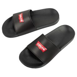 Klapki sportowe damskie laczki Levi's. Białe klapki Levi's®, bez wzorów, z materiału, bez obcasa. Za 76.99 zł.