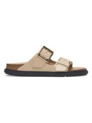 Birkenstock Skórzane klapki "Arizona" w kolorze beżowym rozmiar: 39. Brązowe klapki Birkenstock, bez wzorów, z lakierowanej skóry, z otwartym noskiem, bez obcasa. Za 609.17 zł.