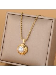 Atelier MIU Pozłacany naszyjnik z zawieszką - dł. 46 cm rozmiar: onesize. Białe naszyjniki Atelier MIU, z perłą, pozłacane. Za 39.99 zł.