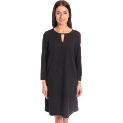 Czarna sukienka ze złotą wstawką BIALCON. Czarne sukienki BIALCON, bez wzorów, eleganckie, bez kołnierzyka, bez ramiączek, mini. W wyprzedaży za 160.00 zł.