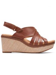 Clarks Skórzane sandały "Elleri Grace" w kolorze jasnobrązowym rozmiar: 39. Brązowe sandały Clarks, bez wzorów, z otwartym noskiem, bez obcasa, na koturnie, bez zapięcia. Za 157.35 zł.