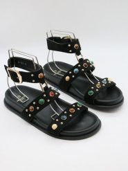 Bellucci Sandały w kolorze czarnym rozmiar: 41. Czarne sandały Bellucci, bez wzorów, klasyczne, z otwartym noskiem, bez obcasa, bez zapięcia. Za 86.99 zł.