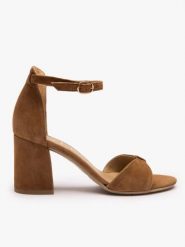 Brązowe eleganckie sandały na słupku. Brązowe sandały Ryłko, bez wzorów, ze skóry, eleganckie, z okrągłym noskiem, bez obcasa, na obcasie, bez zapięcia. Za 399.99 zł.