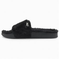 Klapki damskie Puma Leadcat 20 Ylm. Czarne klapki Puma, bez wzorów, z materiału, bez obcasa. Za 304.00 zł.