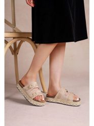 Foreverfolie Klapki w kolorze beżowym rozmiar: 37. Brązowe klapki Foreverfolie, bez wzorów, z otwartym noskiem, bez obcasa, na platformie. Za 104.99 zł.