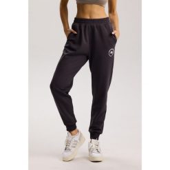 Damskie spodnie dresowe Rough Radical Cotton Active Joggers. Szare spodnie dresowe ROUGH RADICAL, s, bez wzorów, z dresówki, na fitness i siłownię. W wyprzedaży za 144.42 zł.