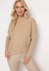 Jasnobeżowy Sweter z Wełną o Asymetrycznym Fasonie z Tłoczeniem Sarositte. Brązowe swetry Born2be, bez wzorów, z wełny, bez ramiączek. Za 159.99 zł.