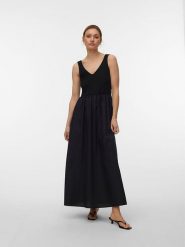 Vero Moda Sukienka w kolorze czarnym rozmiar: L. Czarne sukienki Vero Moda, l, bez wzorów, bez kołnierzyka, bez ramiączek, maxi. Za 122.96 zł.
