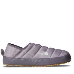 Kapcie The North Face. Szare obuwie domowe The North Face, bez wzorów, bez zapięcia. Za 299.99 zł.