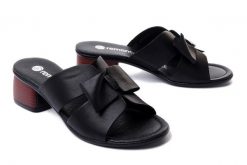 RIEKER REMONTE R8759-01 black, klapki damskie. Czarne klapki Rieker Remonte, bez wzorów, ze skóry, bez obcasa, na obcasie. Za 237.93 zł.