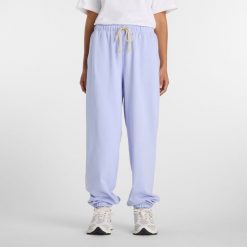 Spodnie damskie New Balance WP41513DYK – fioletowe. Fioletowe spodnie dresowe New Balance, xl, bez wzorów, z bawełny, z podwyższonym stanem. Za 359.99 zł.