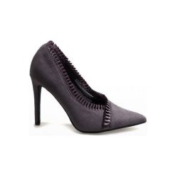 Szare klasyczne szpilki C72P. Szare szpilki ButyModne, z aplikacjami, z materiału, eleganckie, ze szpiczastym noskiem, bez obcasa, na szpilce, bez zapięcia. Za 66.79 zł.
