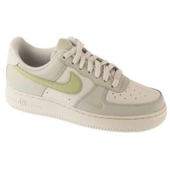 Buty sportowe Sneakersy damskie, Air Force 1 07. Białe obuwie sportowe Nike, bez zapięcia, trekkingowe, Nike Air Force. Za 499.99 zł.