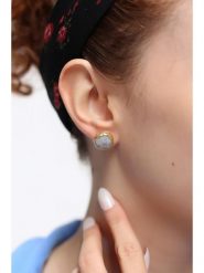 Pierres delicates Pozłacane kolczyki-wkrętki z kamieniami księżycowymi rozmiar: onesize. Żółte kolczyki Pierres delicates, z kamieniem księżycowym, pozłacane. Za 78.66 zł.