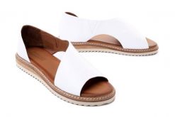 ARTIKER RELAKS 46C1014 biały, sandały damskie. Białe sandały Artiker Relaks, bez wzorów, ze skóry, bez obcasa, bez zapięcia. Za 259.90 zł.