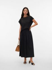 Vero Moda Bluzka w kolorze czarnym rozmiar: XS. Czarne bluzki Vero Moda, xs, bez wzorów, bez kołnierzyka, bez ramiączek. Za 71.56 zł.