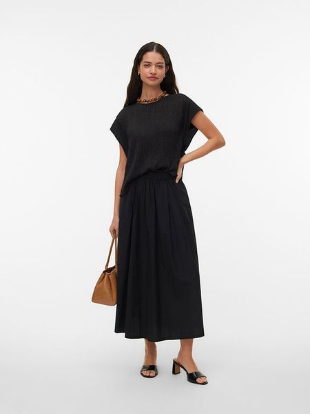 Vero Moda Bluzka w kolorze czarnym rozmiar: XS. Czarne bluzki Vero Moda, xs, bez wzorów, bez kołnierzyka, bez ramiączek. Za 66.93 zł.