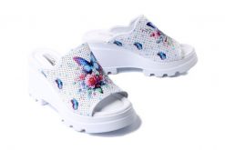 ARTIKER RELAKS 56C0428 white, klapki damskie. Białe klapki Artiker Relaks, bez wzorów, bez obcasa, na koturnie. Za 181.93 zł.