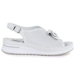 Sandały damskie na koturnie białe eVento 9759. Białe sandały eVento, w ażurowe wzory, ze skóry ekologicznej, bez obcasa, na koturnie, bez zapięcia. Za 189.99 zł.