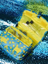 Kosmetyczka podróżna z motywem cytryny - wielobarwny. Kufry i kosmetyczki Sinsay, bez wzorów, bez dodatków. Za 19.99 zł.