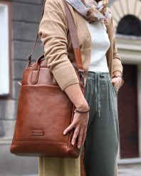 Elegancki plecak damski duży torba skórzana premium MARCO MAZZINI kamelowy. Brązowe plecaki bez wzorów, ze skóry. Za 774.99 zł.
