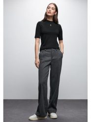 Street One Koszulka w kolorze czarnym rozmiar: 40. Czarne bluzki Street One, bez wzorów, street, bez kołnierzyka, bez ramiączek. Za 69.91 zł.