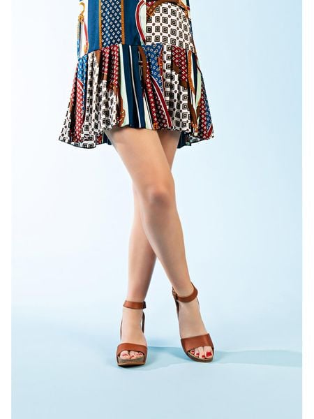 Blue Bay Sandały "Ellie" w kolorze jasnobrązowym na koturnie rozmiar: 41. Brązowe sandały Blue Bay, bez wzorów, z otwartym noskiem, bez obcasa, na koturnie, bez zapięcia. Za 144.58 zł.