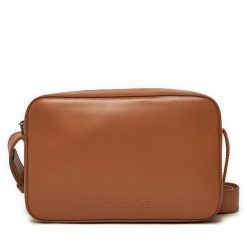 Torebka Calvin Klein. Brązowe listonoszki Calvin Klein, bez wzorów, bez dodatków. Za 209.99 zł.