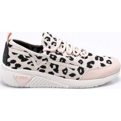 Diesel - Buty. Czerwone obuwie sportowe Diesel, z gumy, bez zapięcia. W wyprzedaży za 299.90 zł.