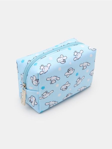 Wzorzysta kosmetyczka Cinnamoroll - błękitny. Niebieskie kufry i kosmetyczki Sinsay, bez wzorów, bez dodatków. Za 15.99 zł.