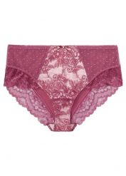 Figi z wysokim stanem z delikatną koronką. Fioletowe figi bonprix, bez wzorów, z koronki. Za 42.99 zł.