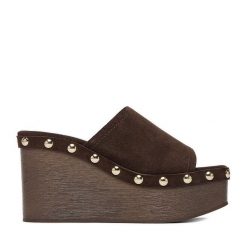 Klapki GINO ROSSI. Brązowe klapki Gino Rossi, bez wzorów, bez obcasa. Za 329.99 zł.