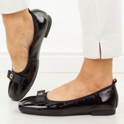 Czarne skórzane baletki damskie Vinceza 66909. Czarne baleriny VINCEZA, bez wzorów, z jeansu, bez obcasa, na płaskiej podeszwie. Za 219.00 zł.