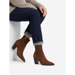 Botki Nine West. Brązowe botki Nine West, bez wzorów, bez obcasa, na słupku, bez zapięcia. Za 329.99 zł.