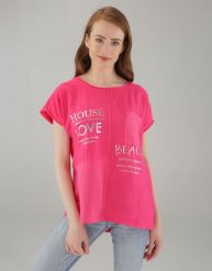 Różowa bluzka z napisami. Czerwone bluzki Unisono, uniwersalny, bez wzorów, z bawełny, bez kołnierzyka, bez ramiączek. Za 139.00 zł.