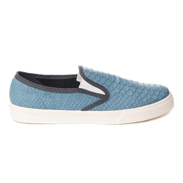 Espadryle sportowe w kolorze niebieskim. Niebieskie espadryle Trespass, z aplikacjami, z materiału, bez obcasa, bez zapięcia. Za 196.99 zł.