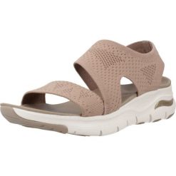 Sandały SKECHERS ARCH FIT Brązowy. Brązowe sandały Skechers, bez wzorów, z materiału, bez obcasa, bez zapięcia. Za 390.00 zł.